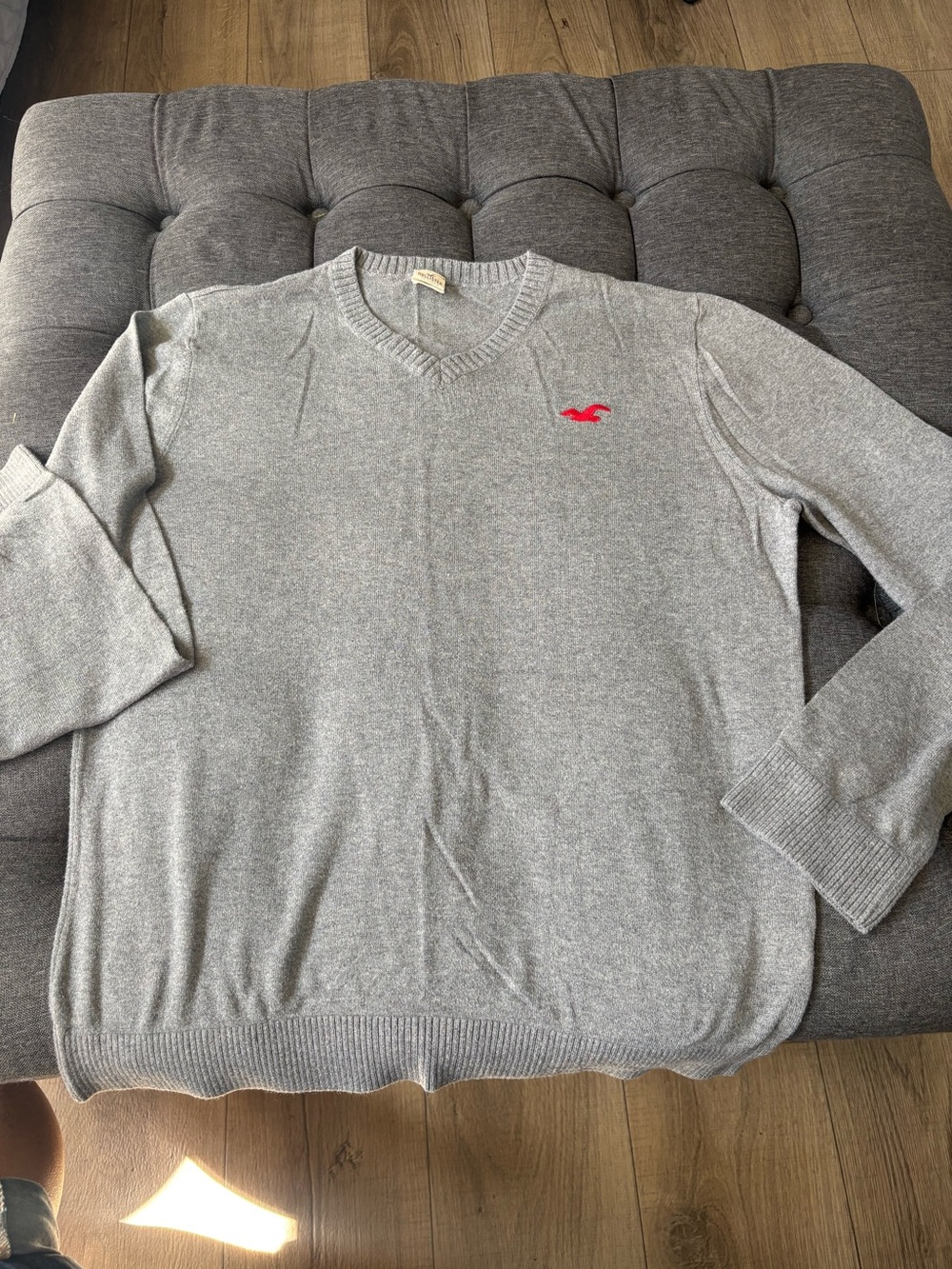 MENS Hollister Light Gray V-Neck Sweater with Red Logo SIZE-XL